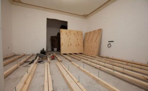 Чем застелить деревянный пол на даче. Деревянный пол