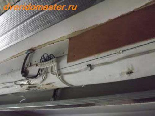 Натяжной потолок с балками. Натяжной потолок с декоративными балками 06 Натяжной потолок с балками. Натяжной потолок с декоративными балками 06