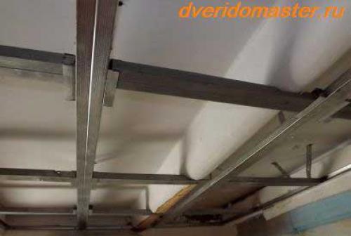 Натяжной потолок с балками. Натяжной потолок с декоративными балками 09 Натяжной потолок с балками. Натяжной потолок с декоративными балками 09