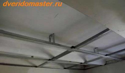 Натяжной потолок с балками. Натяжной потолок с декоративными балками 07 Натяжной потолок с балками. Натяжной потолок с декоративными балками 07