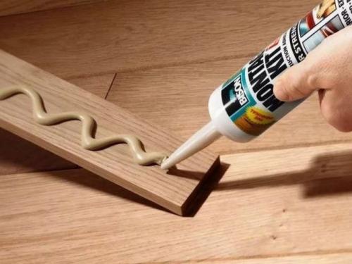 Как приклеить декор на стену из дерева. Применение клеевого состава