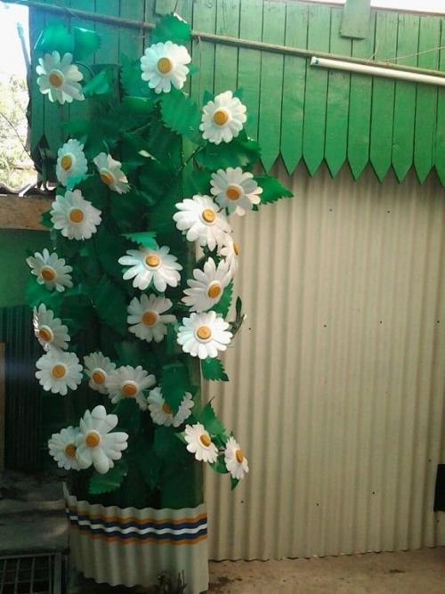 Простые цветы из пластиковых бутылок. Цветы из пластиковых бутылок для сада, огорода и дачного участка своими руками. 130 фото-идей поделок из 5 и 1,5 литровых бутылок