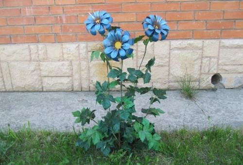 Цветы из пластиковых бутылок для улицы. Цветы из пластиковых бутылок для сада, огорода и дачного участка своими руками. 130 фото-идей поделок из 5 и 1,5 литровых бутылок