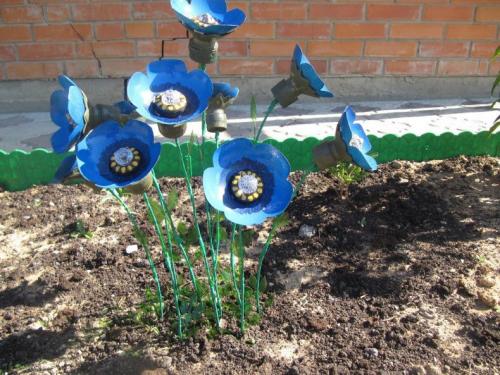 Цветы из пластиковых бутылок для улицы. Цветы из пластиковых бутылок для сада, огорода и дачного участка своими руками. 130 фото-идей поделок из 5 и 1,5 литровых бутылок