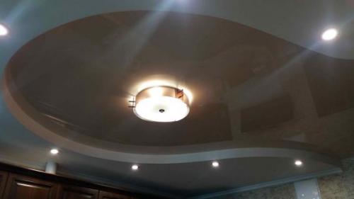 Натяжной потолок с отступом от стены. Как поставить натяжное полотно на потолки с перепадом уровня