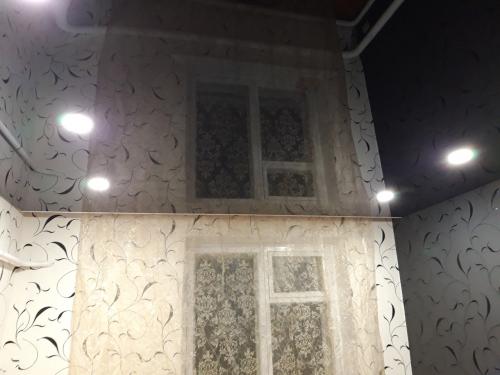 На сколько опускают натяжные потолки. На сколько опустится натяжной потолок