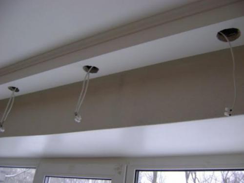 Натяжной потолок с отступом от стены. Как поставить натяжное полотно на потолки с перепадом уровня