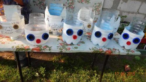 Цветы из пластиковых бутылок для улицы. Цветы из пластиковых бутылок — подборка оригинальных идей поделок. Пошаговая инструкция, как сделать цветы своими руками + фото-обзоры