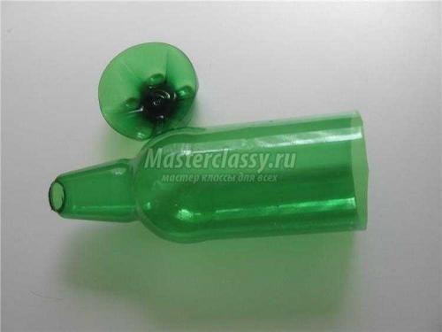 Цветы из разноцветных пластиковых бутылок своими руками. Мастер-класс по изготовлению простого цветка 02 Цветы из разноцветных пластиковых бутылок своими руками. Мастер-класс по изготовлению простого цветка 02