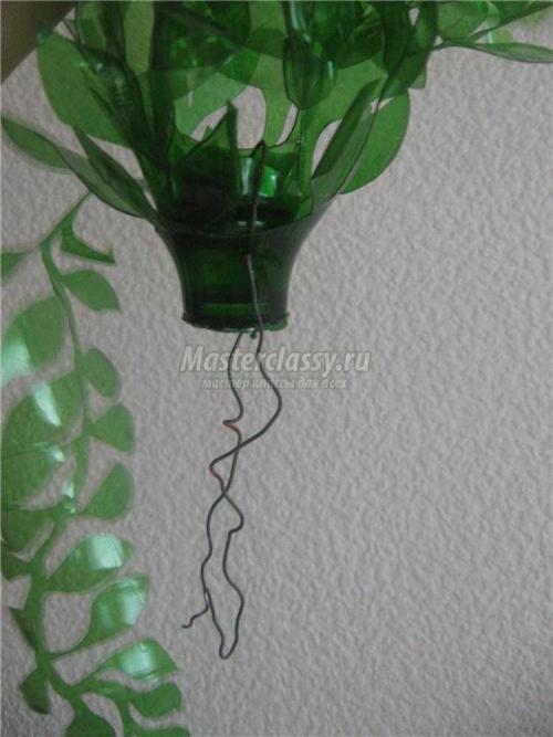 Цветы из разноцветных пластиковых бутылок своими руками. Мастер-класс по изготовлению простого цветка 05 Цветы из разноцветных пластиковых бутылок своими руками. Мастер-класс по изготовлению простого цветка 05