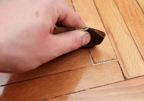 Как заделать щели в деревянном полу: эффективные методы 07