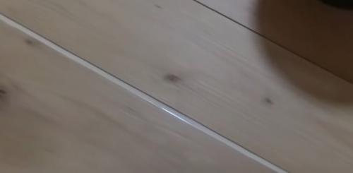 Как заделать щели в деревянном полу: эффективные методы 04