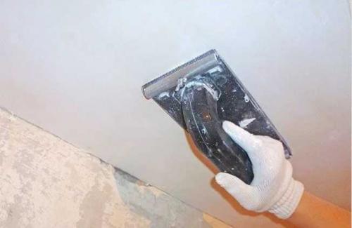 Как шпаклевать неровный потолок. Технология шпаклевки потолков