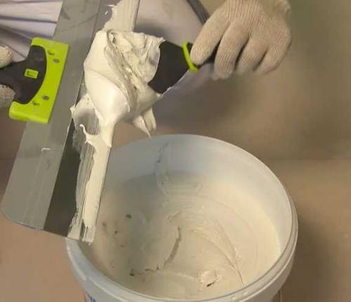 Как шпаклевать неровный потолок. Технология шпаклевки потолков