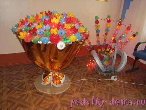 Поделки для сада из пластиковых бутылок. Как сделать цветы? 10