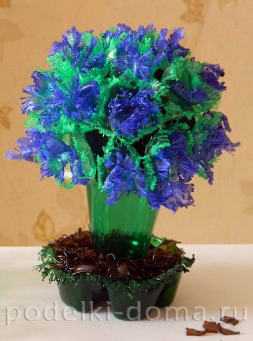 Поделки для сада из пластиковых бутылок. Как сделать цветы? 15