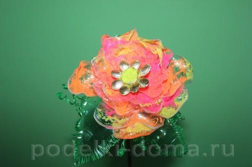 Поделки для сада из пластиковых бутылок. Как сделать цветы? 14