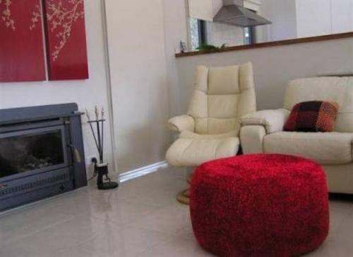 Поделки для сада из пластиковых бутылок. Как сделать цветы? 29