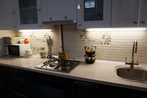 Крашеный фартук для кухни. Критерии выбора материала для кухонного фартука 11 Крашеный фартук для кухни. Критерии выбора материала для кухонного фартука 11