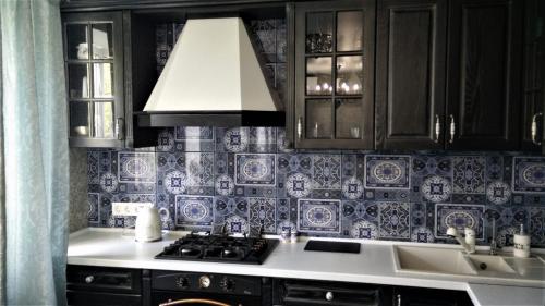 Плитка на кухню фартук 2021. Современный фартук для кухни