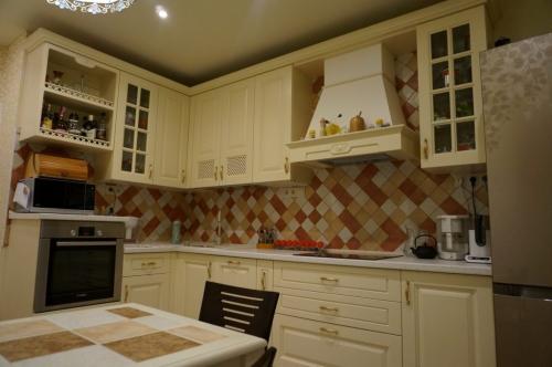 Плитка на кухню фартук 2021. Современный фартук для кухни