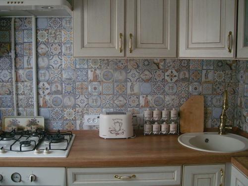 Плитка на кухню фартук 2021. Современный фартук для кухни