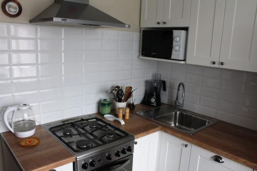 Плитка на кухню фартук 2021. Современный фартук для кухни