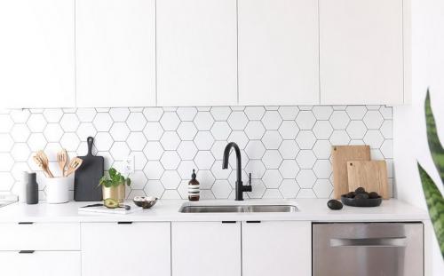 Фартук на кухню из плитки варианты отделки. Фартук для кухни из плитки 2021: новейшие дизайнерские идеи с фото 10 Фартук на кухню из плитки варианты отделки. Фартук для кухни из плитки 2021: новейшие дизайнерские идеи с фото 10