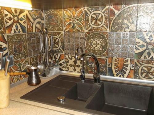 Плитка на кухню фартук 2021. Современный фартук для кухни