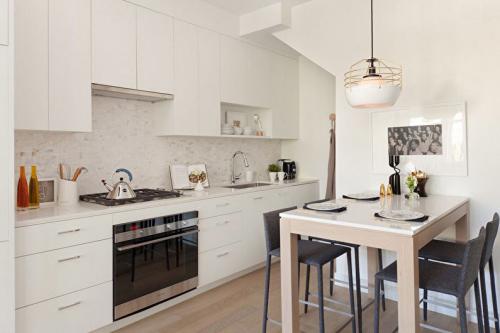 Фартук на кухню из плитки варианты отделки. Фартук для кухни из плитки 2021: новейшие дизайнерские идеи с фото 36 Фартук на кухню из плитки варианты отделки. Фартук для кухни из плитки 2021: новейшие дизайнерские идеи с фото 36