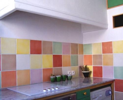 Как покрасить плитку на кухне. Покраска плитки на кухне