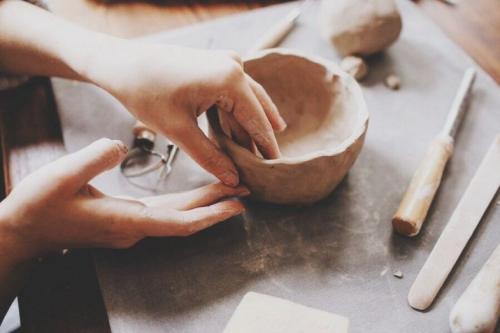 Что можно слепить из обычной глины. Изделия из глины своими руками: поэтапный мастер-класс с фото и описанием, что можно сделать из глины