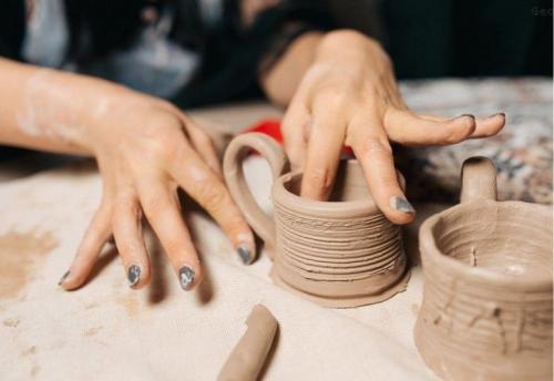 Что можно слепить из обычной глины. Изделия из глины своими руками: поэтапный мастер-класс с фото и описанием, что можно сделать из глины