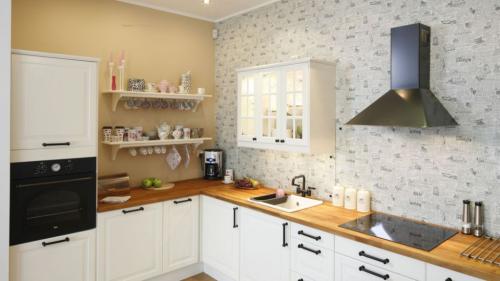 Можно ли клеить фартук на плитку. Самоклеющаяся плитка на кухне