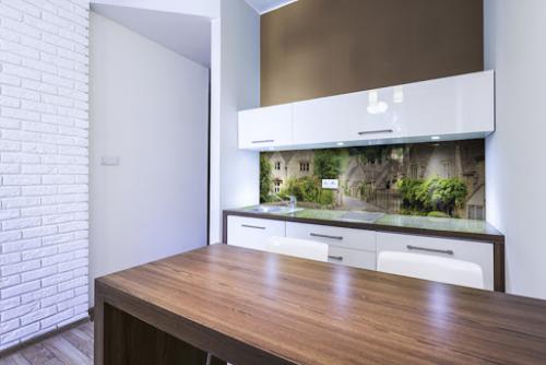 Можно ли клеить фартук на плитку. Самоклеющаяся плитка на кухне