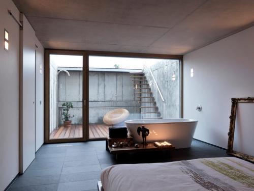 Спальня с ванной комнатой. Отделка и оборудование ванной (душа) в спальне