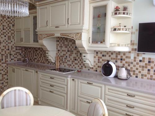 Сочетание цветов кухни и фартука. Как выбрать фартук для кухни: практические советы, фото примеры