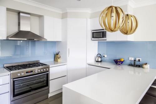 Декоративная краска вместо фартука на кухне. Лучший фартук для кухни: 150 идей в 2022 году 04 Декоративная краска вместо фартука на кухне. Лучший фартук для кухни: 150 идей в 2022 году 04