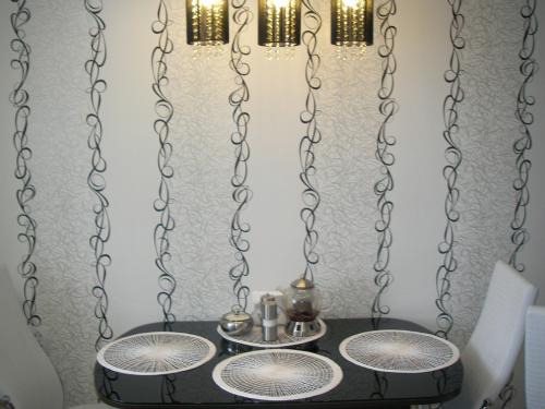 Какую плитку выбрать под белую кухню. Дизайн кухни в белом цвете: лучшие фото примеры