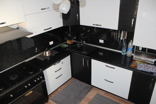 Цвета фартука для кухни. Как выбрать фартук для кухни: практические советы, фото примеры