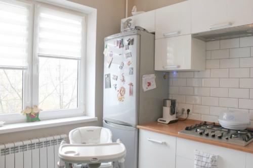 Какую плитку выбрать под белую кухню. Дизайн кухни в белом цвете: лучшие фото примеры