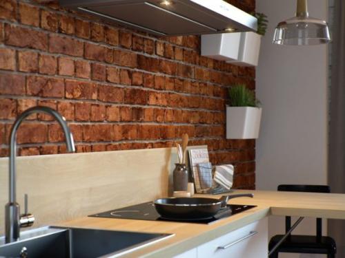 Плитка на кухню фартук кирпичиками. Материалы для фартука под кирпич на кухне