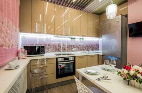 Фартук на кухню из стекла. Преимущества стеклянных фартуков