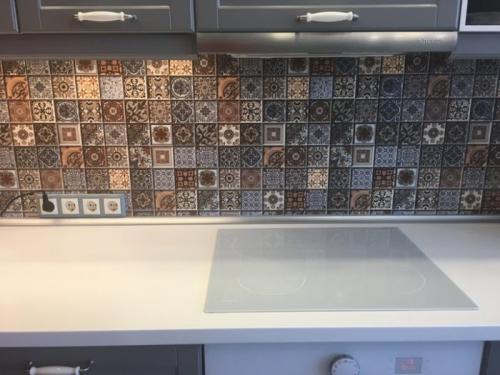 Какой можно сделать Фартук на кухню.  Фартук для кухни из плитки 23 Какой можно сделать Фартук на кухню.  Фартук для кухни из плитки 23