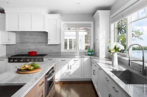 Дизайн кухни 2022 в частном доме. Угловая кухня — особенности и тренды 2022 года