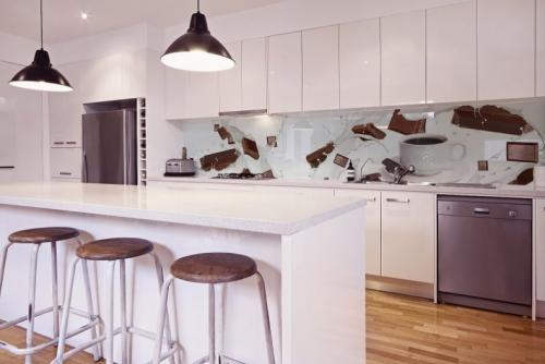 Жаропрочный фартук для кухни. Фартук для кухни из стекла (скинали): разновидности, достоинства и недостатки, порядок монтажа фартука своими руками