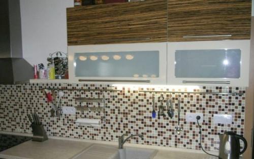 Сочетание пола и фартука на кухне. С чем должен сочетаться фартук на кухне