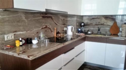 Сочетание пола и фартука на кухне. С чем должен сочетаться фартук на кухне