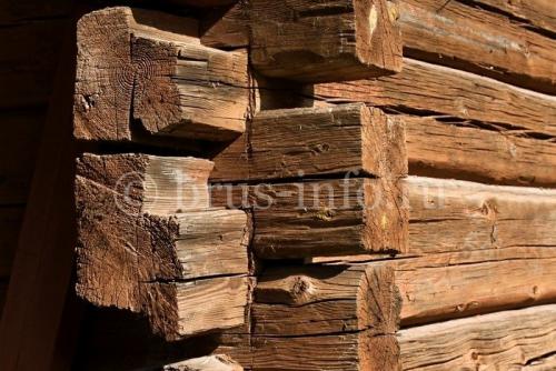 Профилированный брус или обычный. Обычный или профилированный брус?