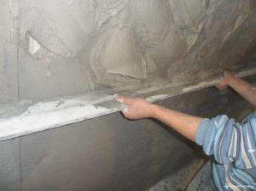 Как шпаклевать потолок бетонный. Шпаклевка бетонного потолка